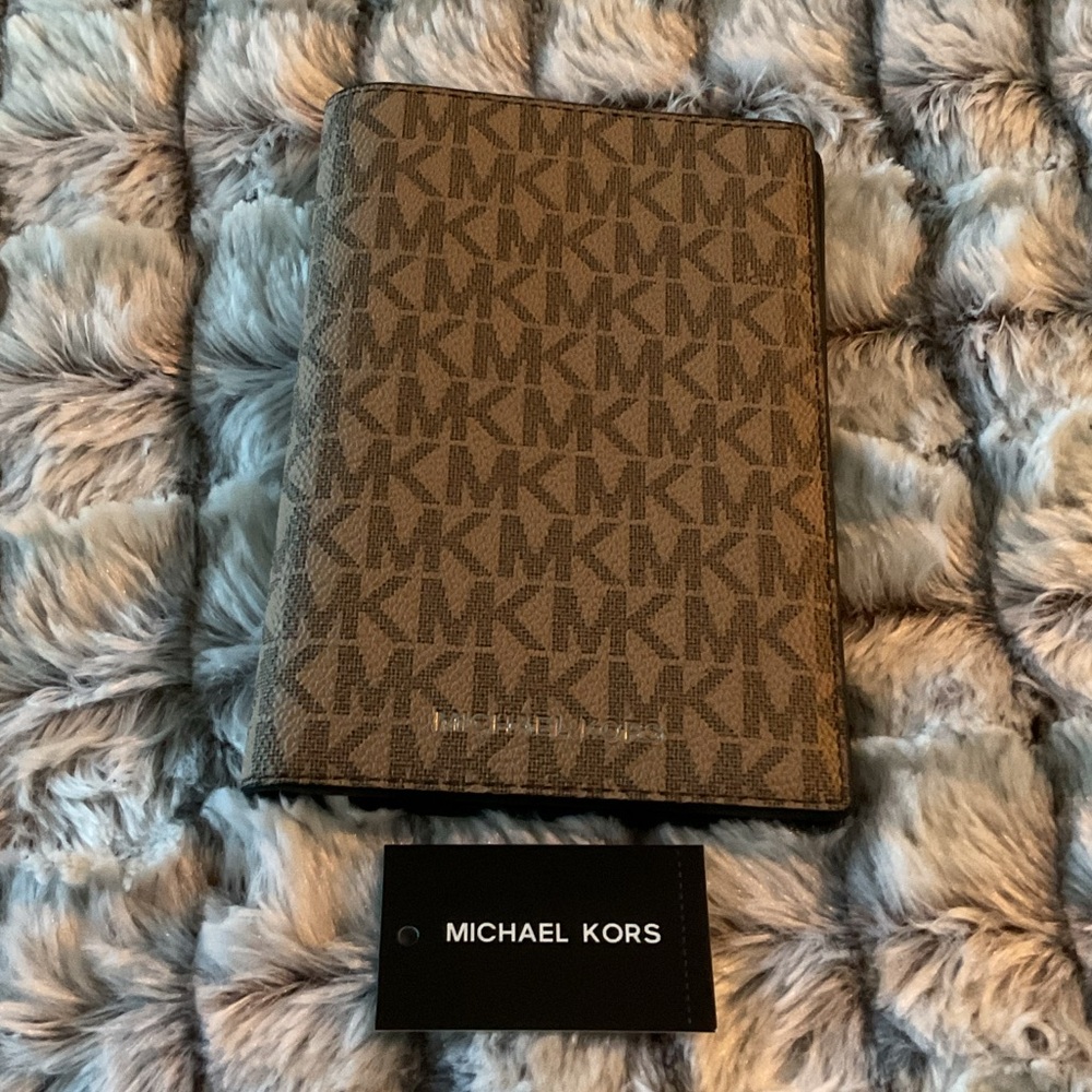 BNWT. Michael Kors Monogrammed Passport Wallet